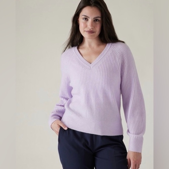 Athleta Sweaters - Athleta ‘Layover’ Lavender/Purple V-Neck Merino Wool Sweater - Women’s M